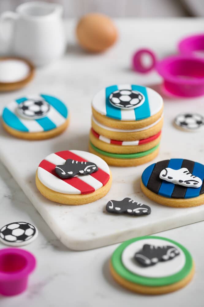 decora-bake-cook-goal-d-corations-en-sucre-6-pcs-3-4-cm image 2